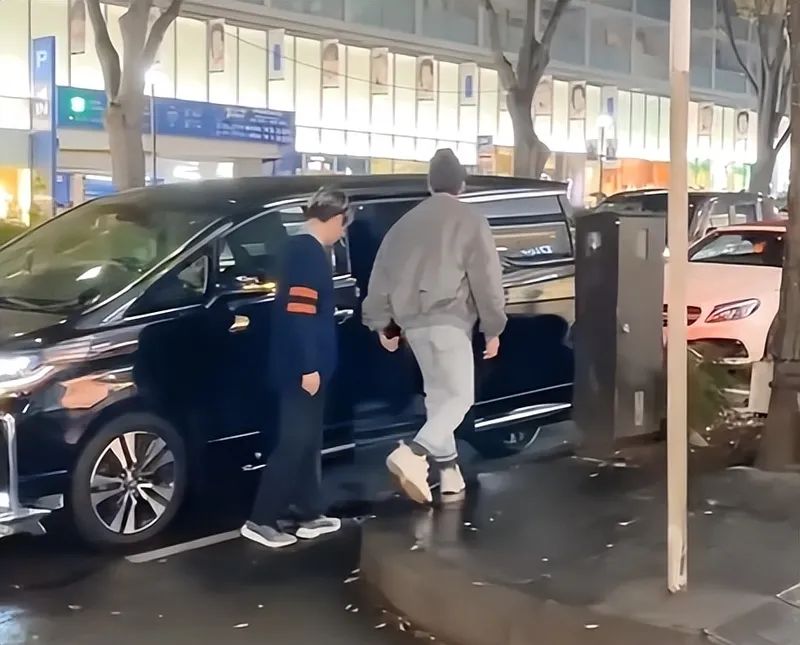 李易峰身材肌肉_李易峰为角色健身显努力，展现好身材_李易峰健身房